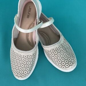 JBU JAMBA Dandelion Womens Casual Cream Shimmer Mary Jane Size 11M